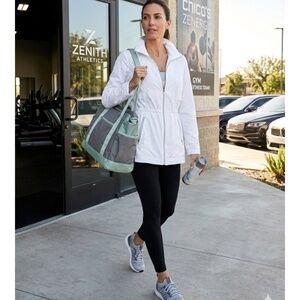 Chico's Zenergy Collection Windbreaker Anorak in White Size 0 (US 4-6)